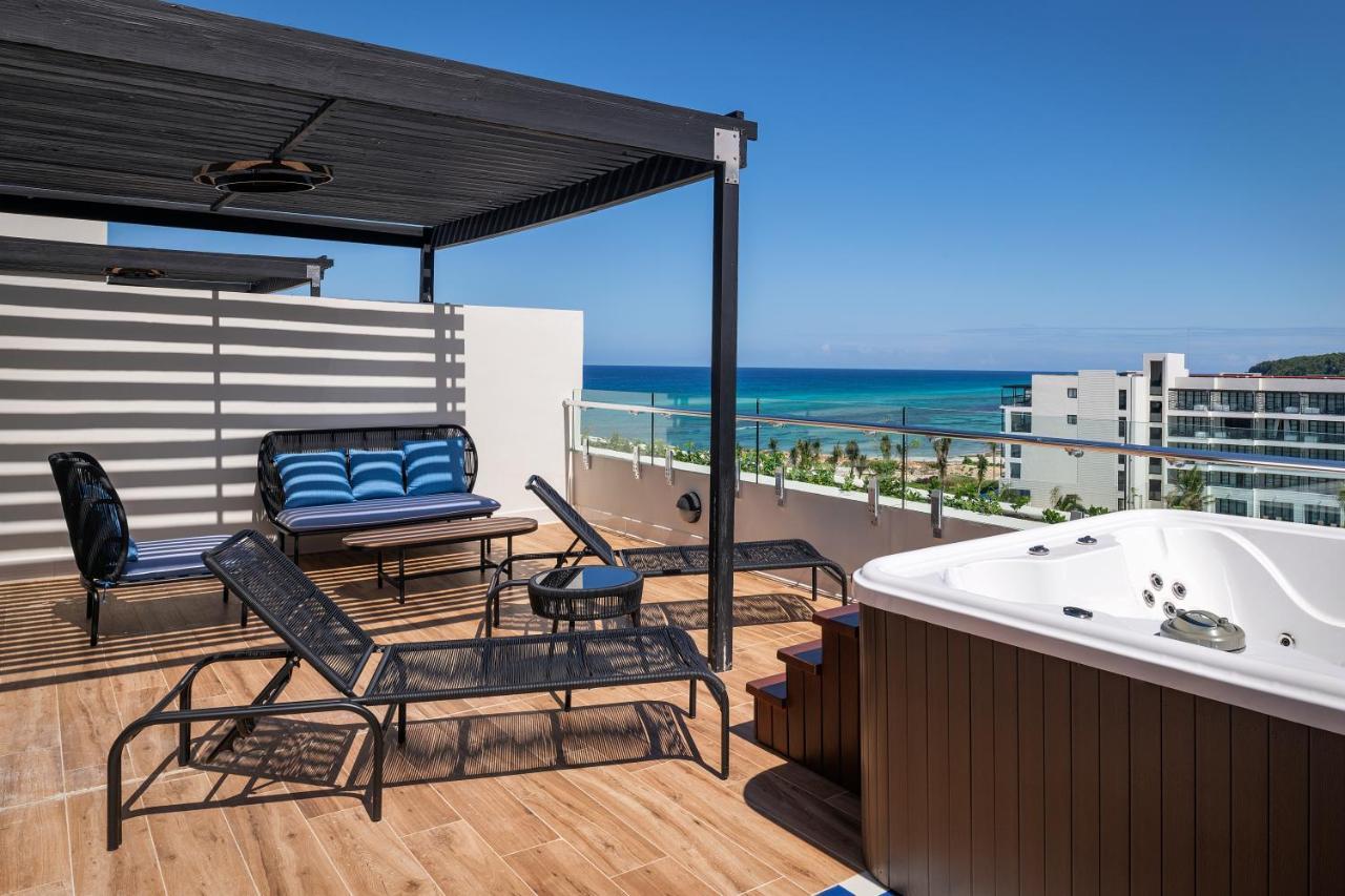 מלון Spring Rises Ocean Eden Bay (Adults Only) מראה חיצוני תמונה Rooftop at the Hilton Playa del Carmen