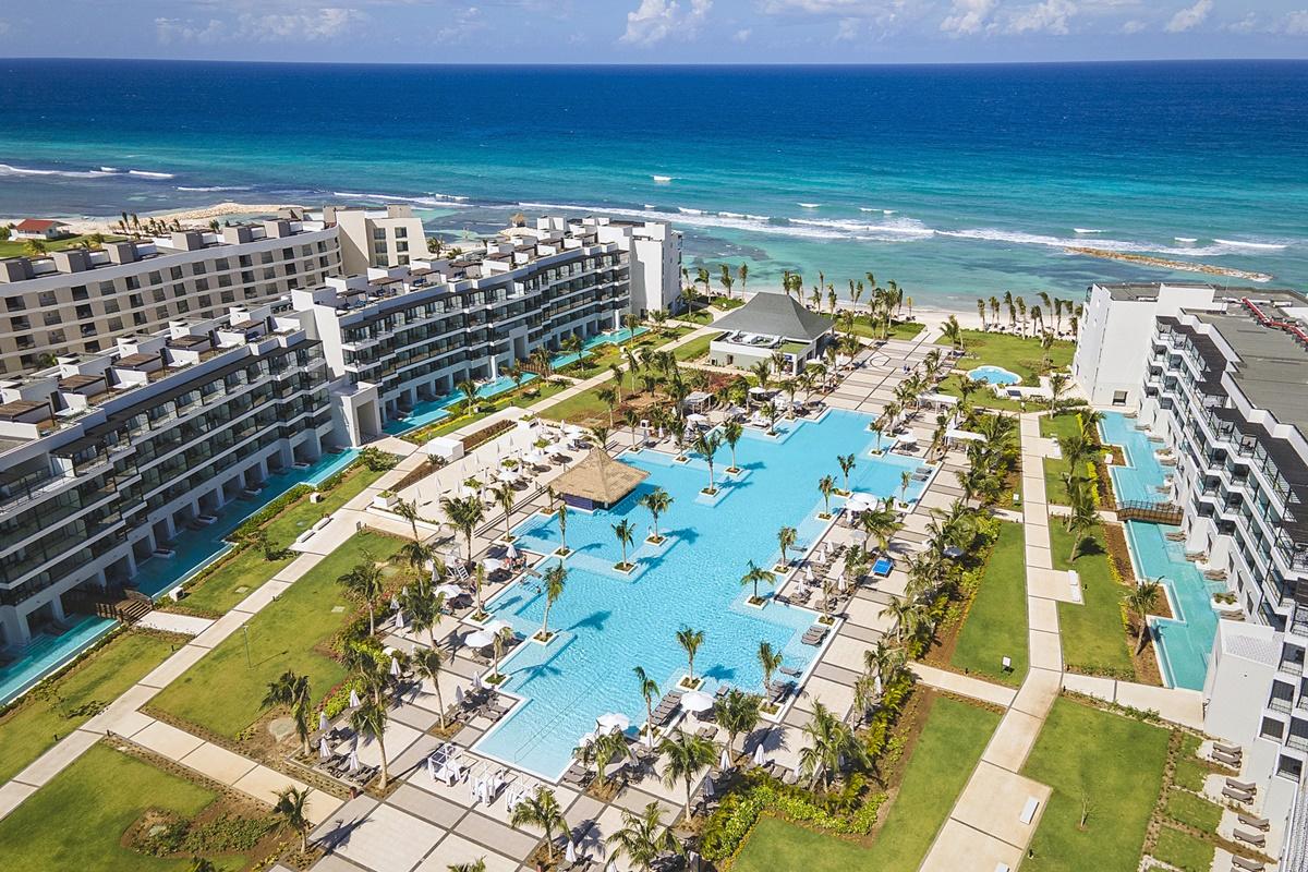 מלון Spring Rises Ocean Eden Bay (Adults Only) מראה חיצוני תמונה Aerial view of the resort