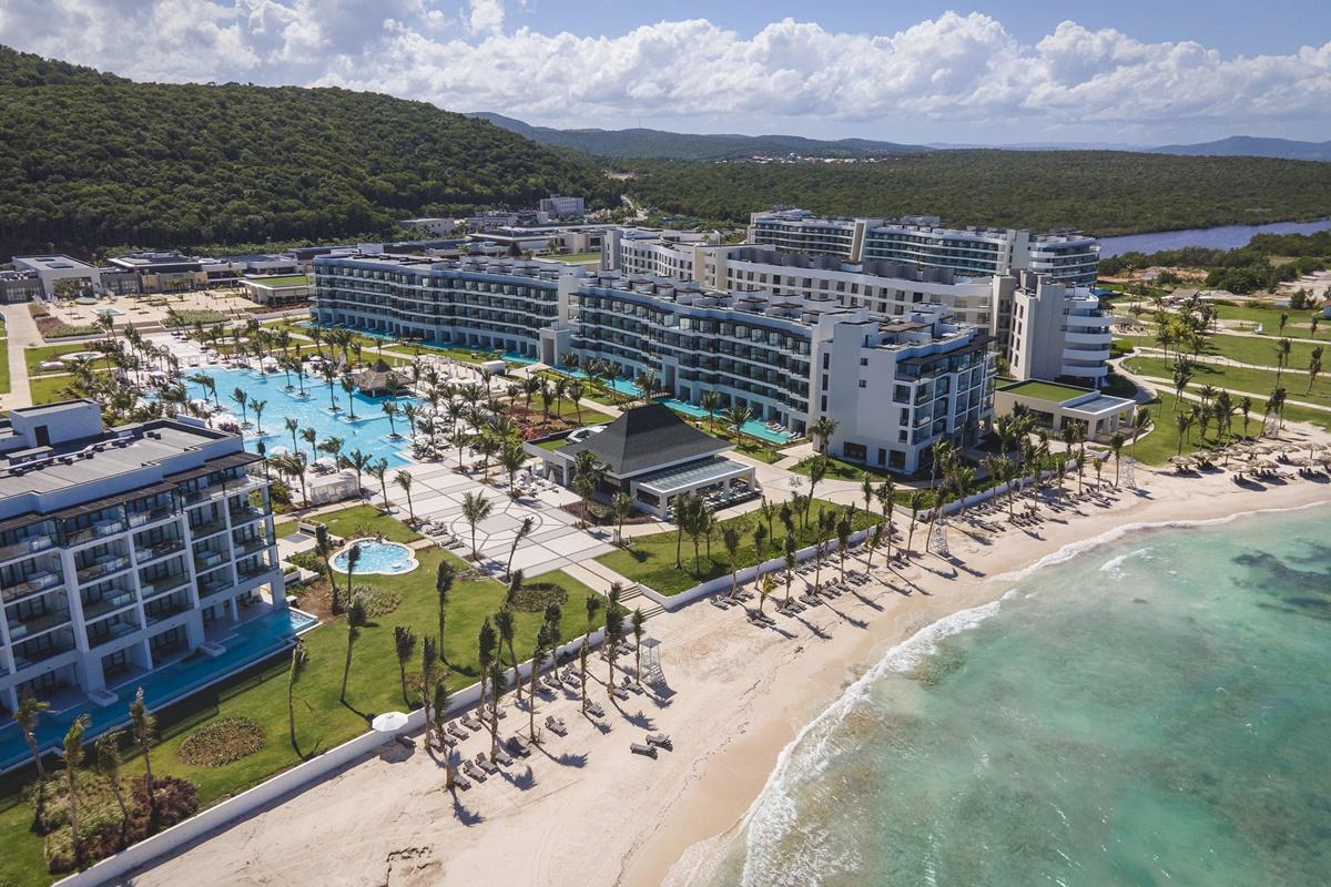 מלון Spring Rises Ocean Eden Bay (Adults Only) מראה חיצוני תמונה Hard Rock Hotel in Montego Bay, Jamaica