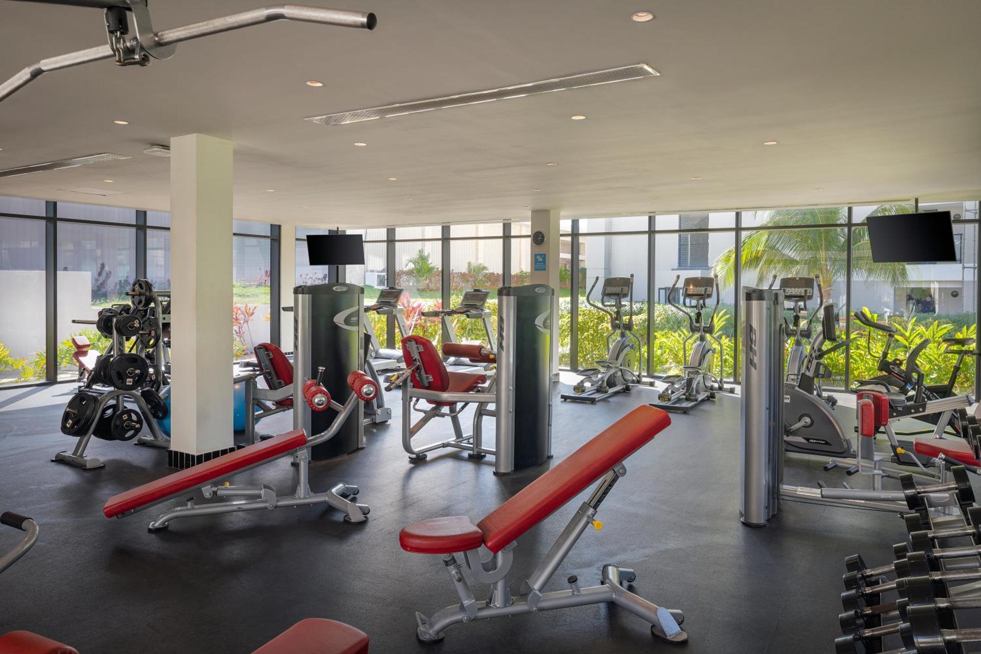 מלון Spring Rises Ocean Eden Bay (Adults Only) מראה חיצוני תמונה The gym at the hotel