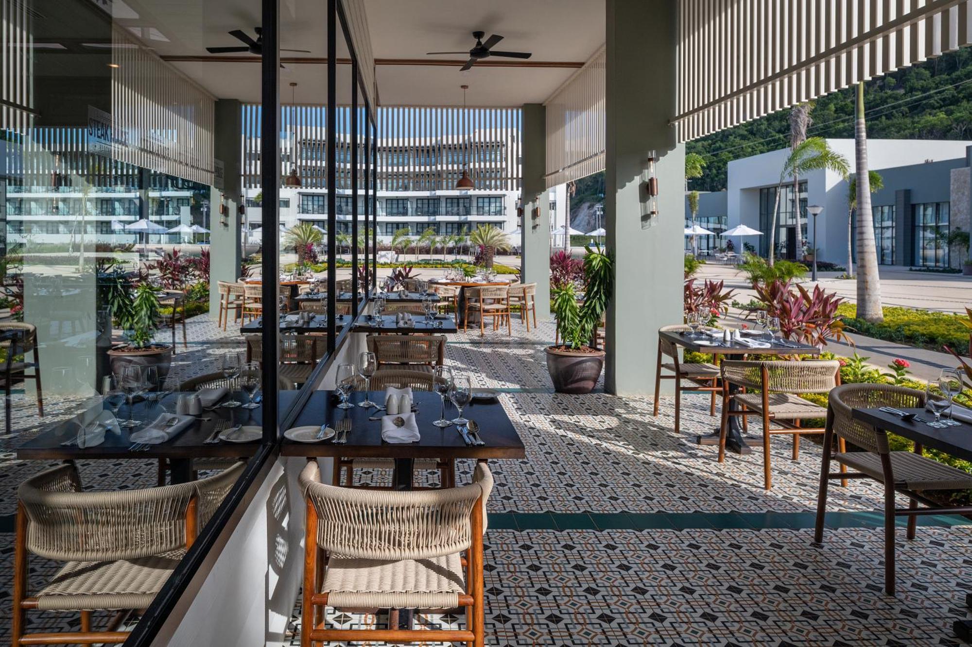 מלון Spring Rises Ocean Eden Bay (Adults Only) מראה חיצוני תמונה The Deck